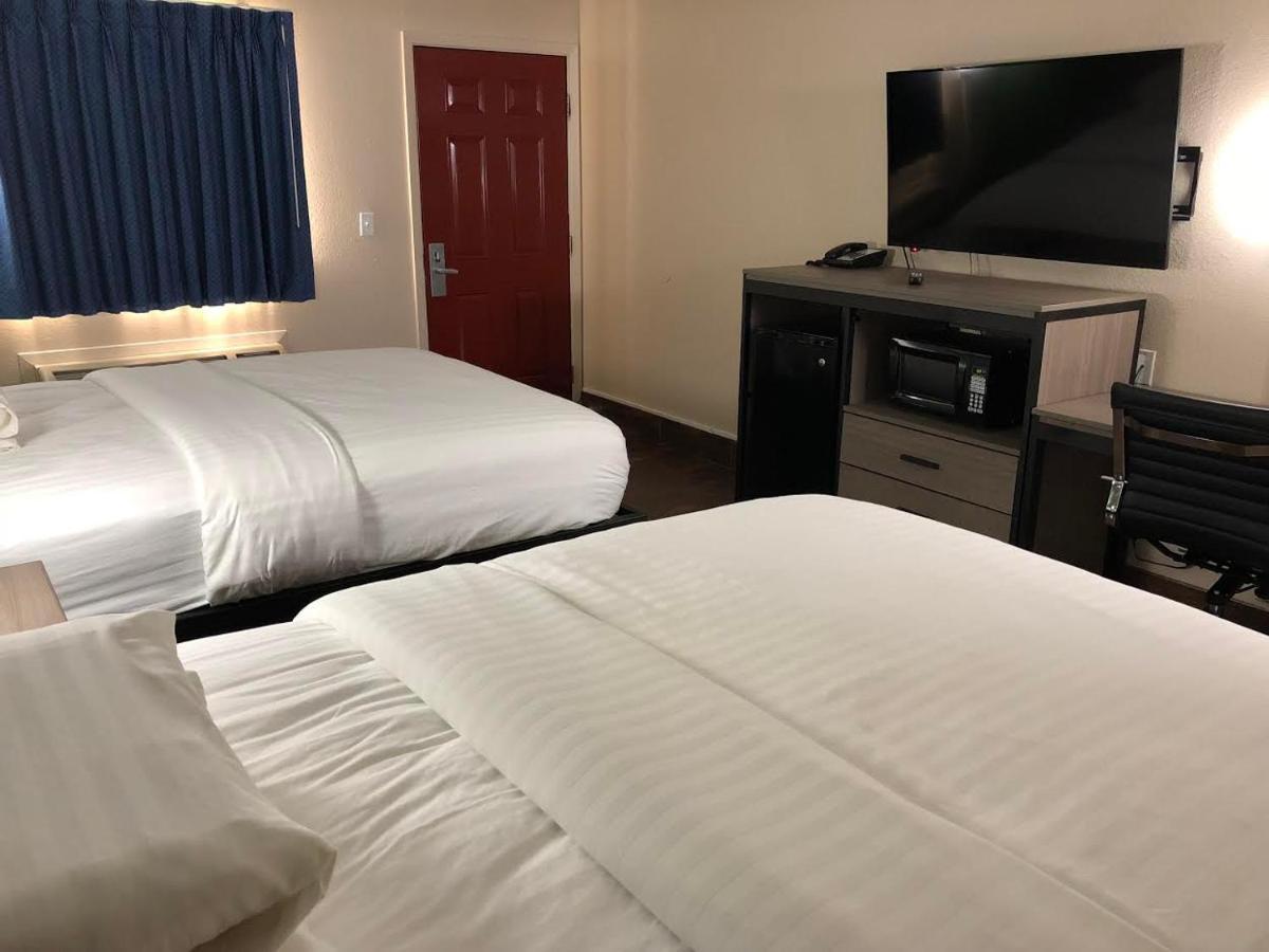 Travelers Inn And Suites Wharton Exterior photo